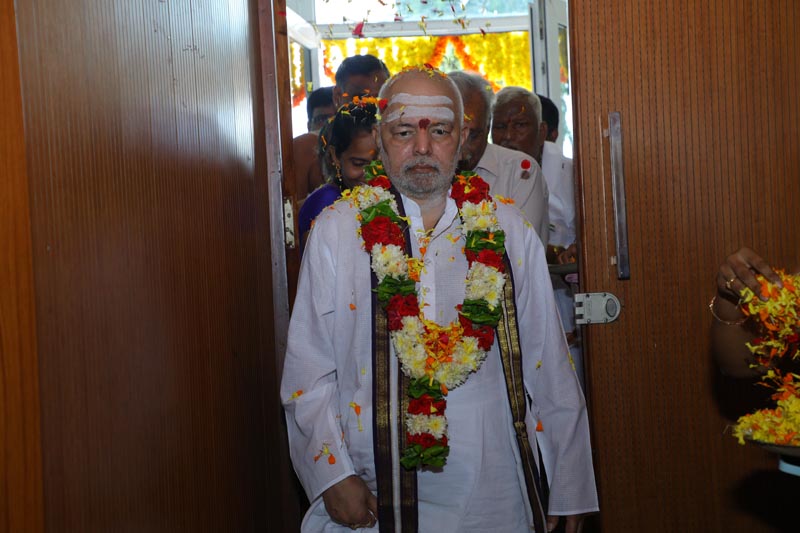 Sri Mulugu Ramalingeshwara Varaprasad Siddhanti was honoured with Jyotishyasastra Vignana Visharadha at Tummalapalli Kalakshetram, Vijayawada (40)